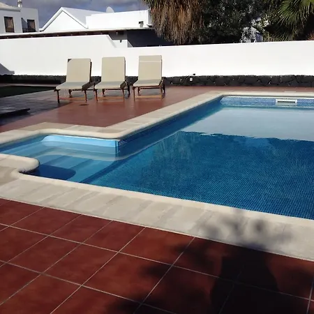 Luz Villa *